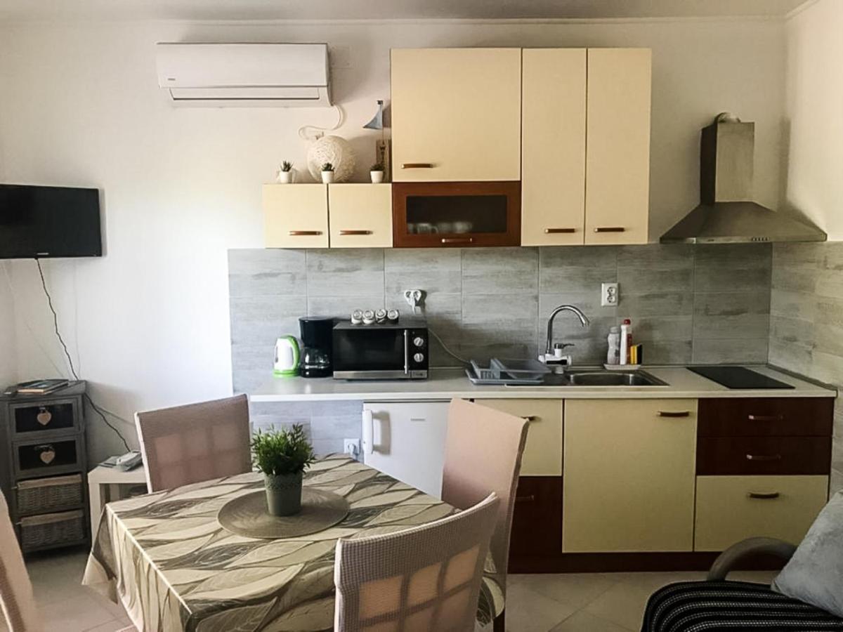Apartments Sea Star Ivana Марина Экстерьер фото