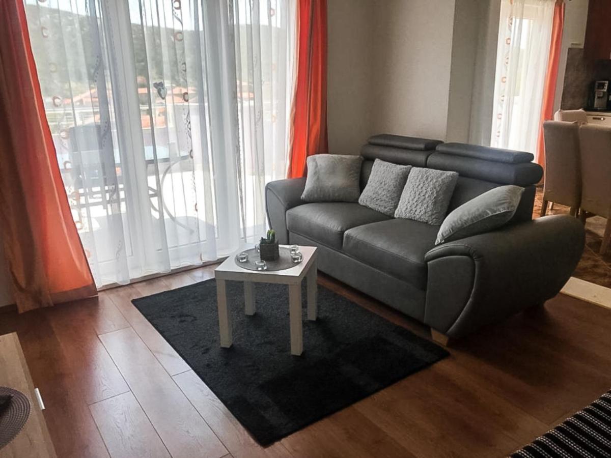 Apartments Sea Star Ivana Марина Экстерьер фото